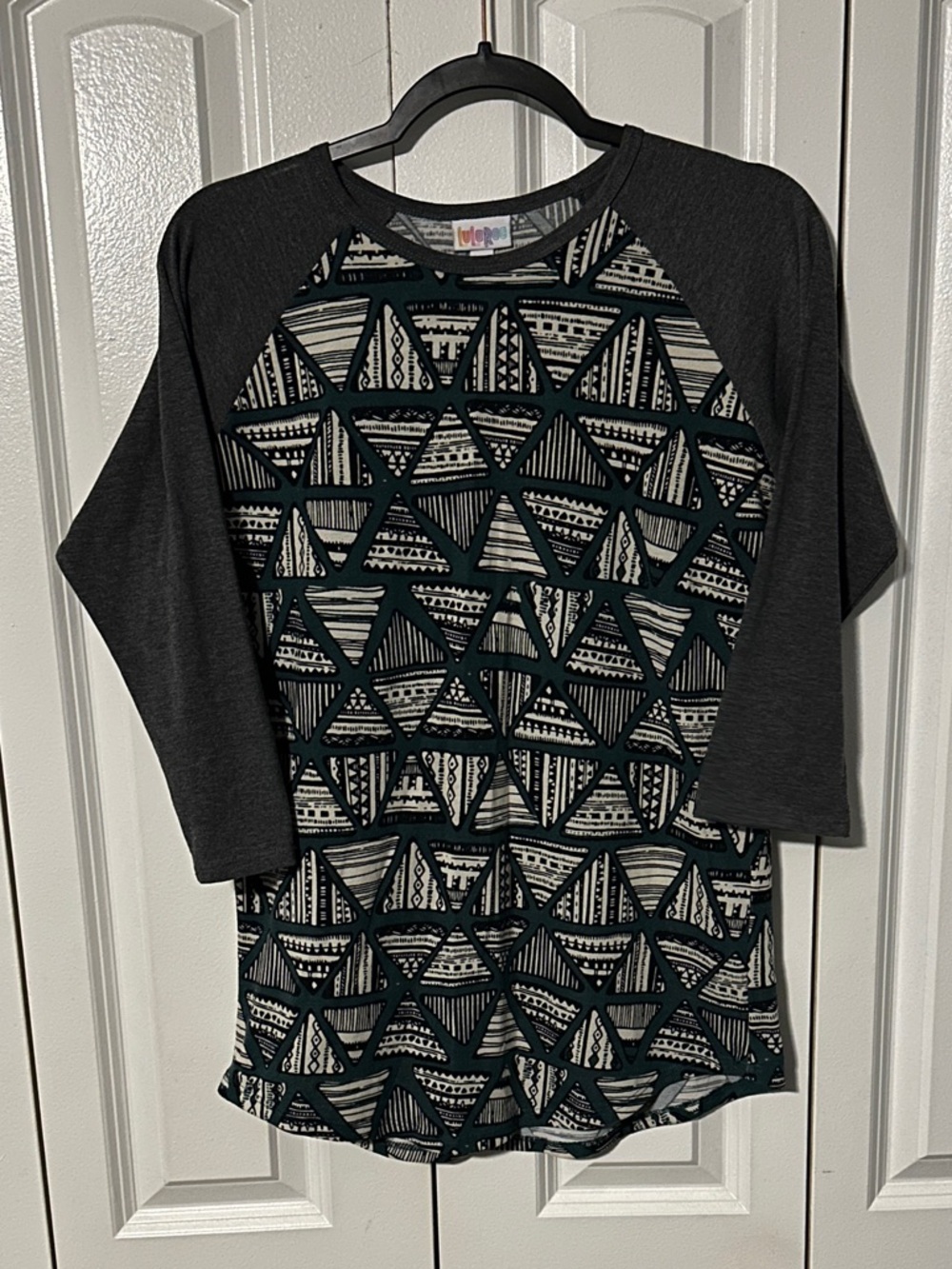 LuLaRoe Black & Cream Triangle Print Raglan Tee